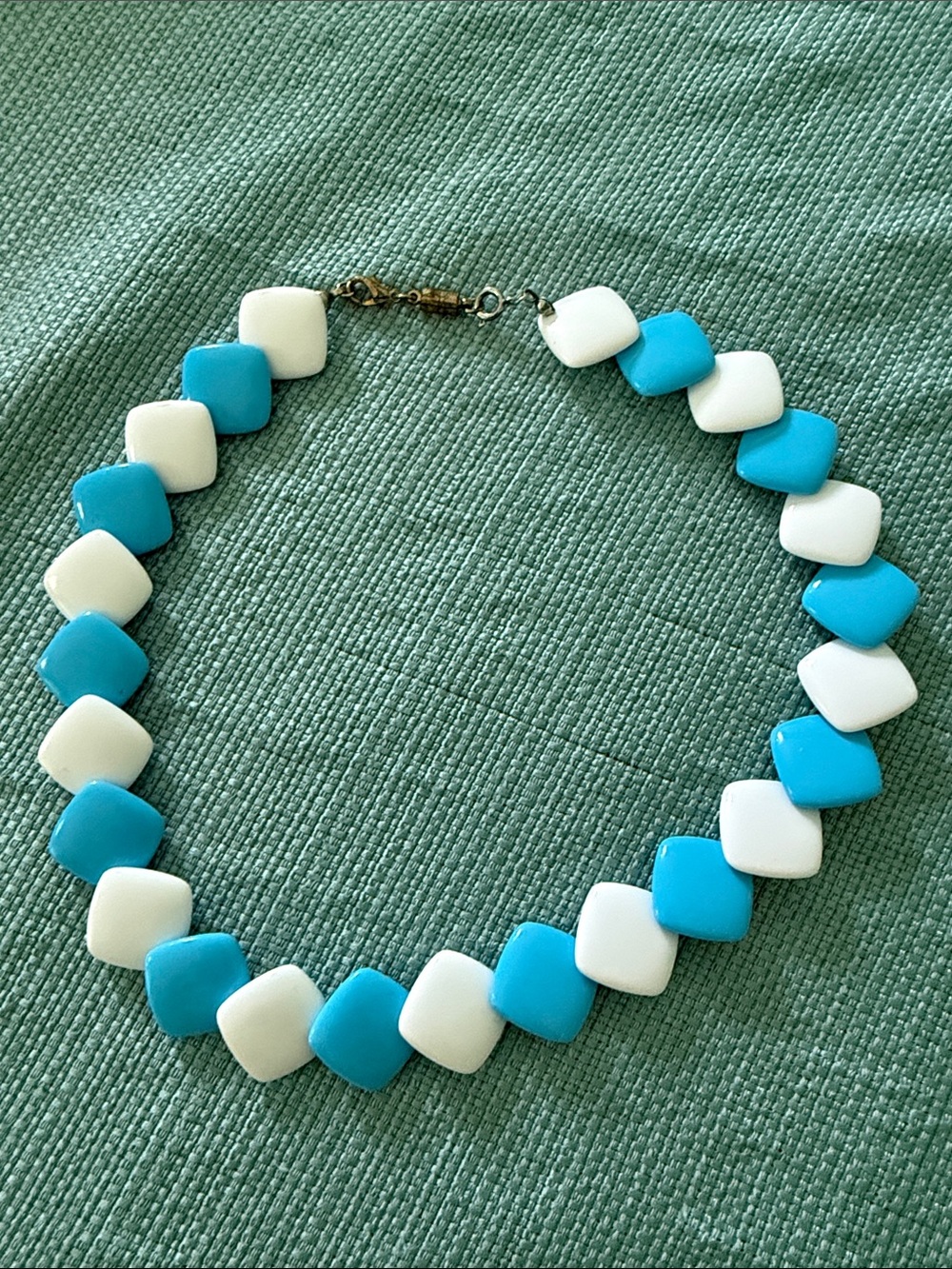 Vintage 1970s Blue and White Beaded Women's Necklace